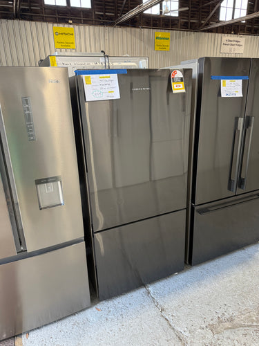 Factory second Fisher & Paykel RF522BRPB6 494-liter bottom mount refrigerator-freezer - Second Hand Appliances Geebung